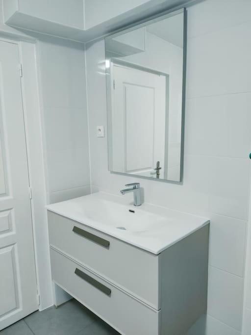 # Appartement Charmant 75 M2 Parking Gratuit 오베르네 외부 사진