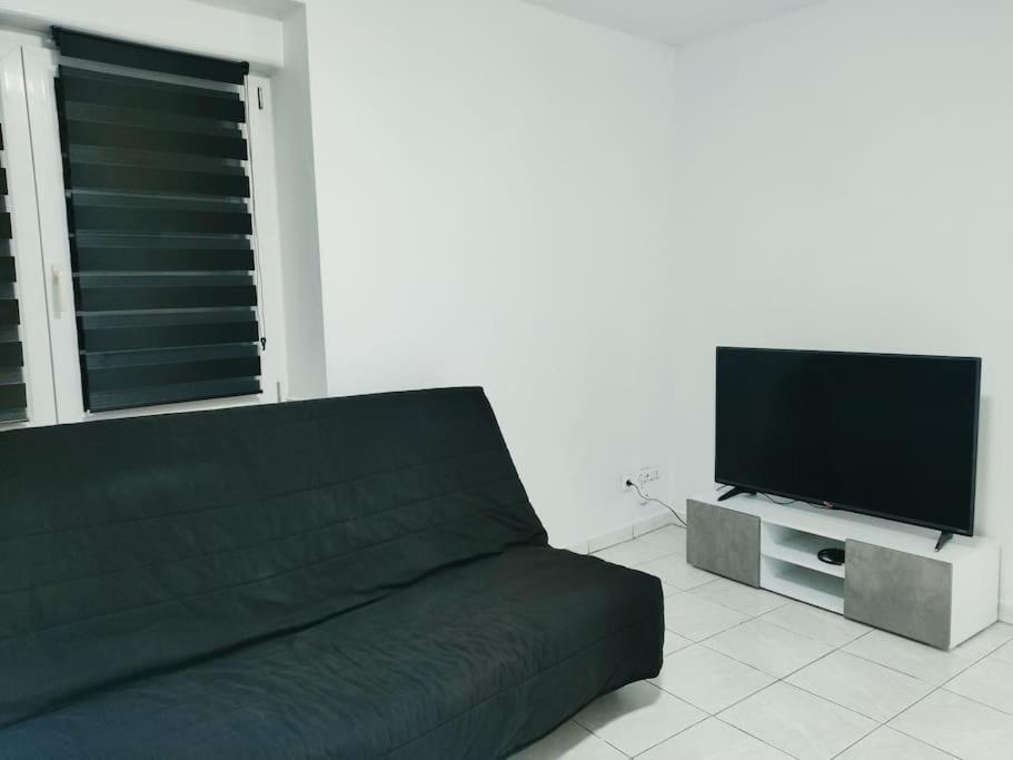 # Appartement Charmant 75 M2 Parking Gratuit 오베르네 외부 사진
